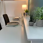 Bright And Compact Studio In The Heart Of London